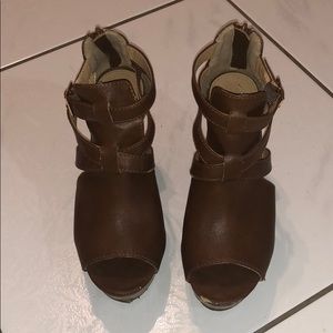 Brown leather like wedges